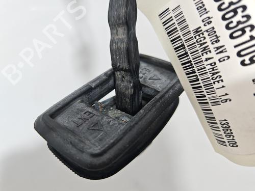 hingedoor-check-strap-renault-megane-iv-hatchback-b9amn_-2015-39607266 main image