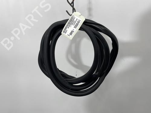 Gummiliste HYUNDAI ix35 (LM, EL, ELH) 1.7 CRDi (116 hp) 31631426