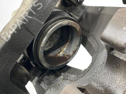 Used Right front brake caliper Right front brake caliper TOYOTA PROACE Bus (MDZ_) 2.0 D4d (MDZ6, MDZ5) (177 hp) 27572130 27572130