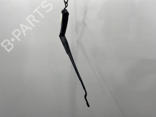 Used Front windshield wiper arm KIA CEE'D (JD) 1.4 CVVT (100 hp) 21275596