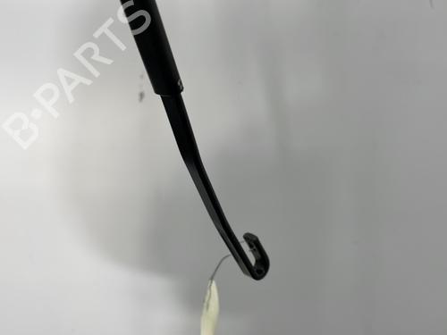 Used Front windshield wiper arm Front windshield wiper arm TOYOTA STARLET (_P9_) 1.3 (EP91_, EP91R) (75 hp) 30633611 30633611
