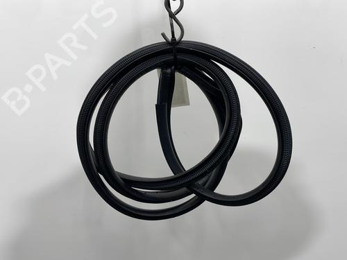 Used Rubber door seal Rubber door seal TOYOTA YARIS (_P21_, _PA1_, _PH1_) 1.5 Hybrid (MXPH10, MXPH11) (116 hp) 32081924 32081924