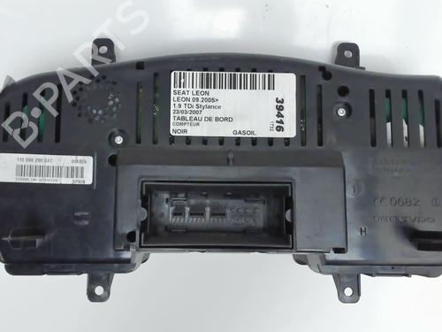 Used Instrument cluster Instrument cluster SEAT LEON (1P1) 2.0 TFSI (240 hp) 21229858 21229858