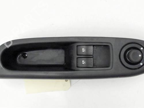 Used Left front window switch RENAULT CLIO II (BB_, CB_) 1.5 dCi (B/CB07) (65 hp) 28498654