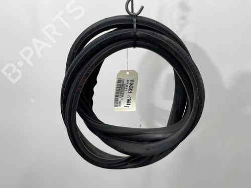 Used Rubber door seal RENAULT CLIO IV Grandtour (KH_) 1.5 dCi 90 (KHN3, KHN4) (90 hp) 28591038