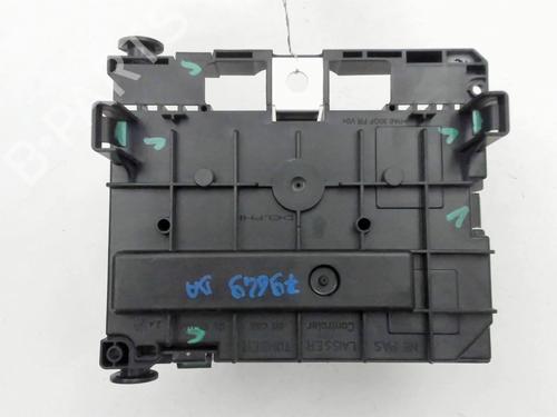 Used Fuse box Fuse box 38675243 38675243