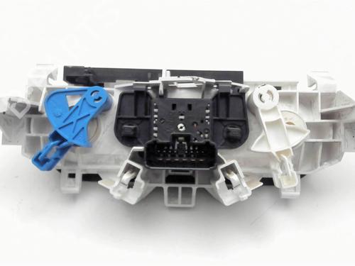 Used Climate control Climate control RENAULT TWINGO II (CN0_) 1.2 16V (CN04, CN0B) (75 hp) 33894770 33894770
