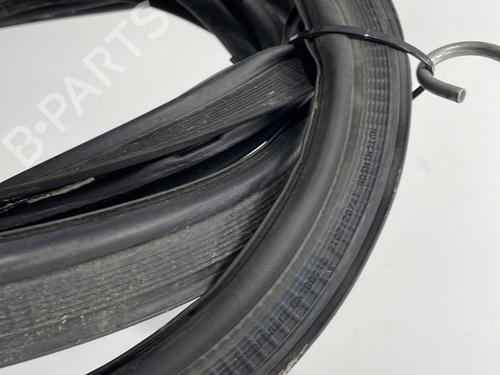 rubber-door-seal-renault-megane-iv-hatchback-b9amn_-2015-30890885 main image