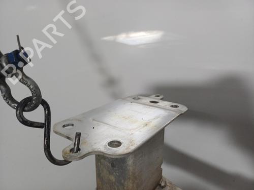 Used Front bumper reinforcement Front bumper reinforcement 37589810 37589810