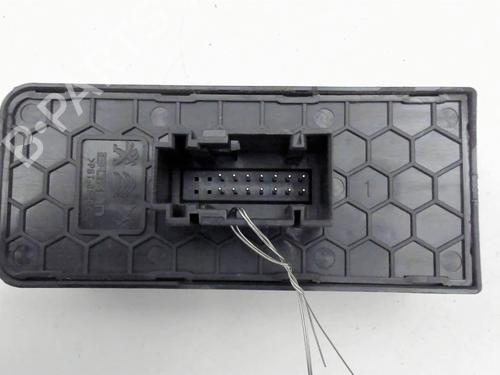 Used Left front window switch Left front window switch CITROËN C3 III (SX) 1.2 VTi 82 (82 hp) 36372288 36372288
