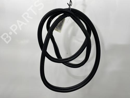 Used Rubber door seal PEUGEOT 3008 II SUV (MC_, MR_, MJ_, M4_) 1.6 BlueHDi 120 (120 hp) 27091956