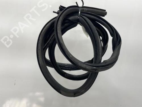 Used Rubber door seal JEEP GRAND CHEROKEE II (WJ, WG) 2.7 CRD 4x4 (163 hp) 21240091