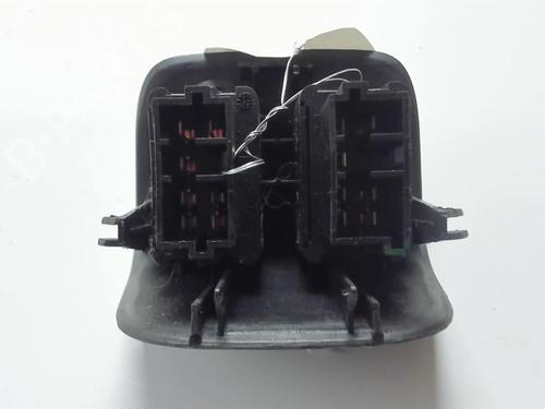 Used Right rear window switch Right rear window switch PEUGEOT 206 SW (2E/K) 2.0 HDi (90 hp) 21238320 21238320