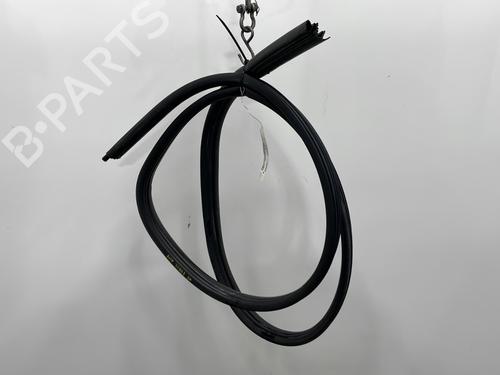 Used Rubber door seal DACIA SANDERO 1.5 dCi (68 hp) 28962952