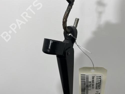 Used Front windshield wiper arm Front windshield wiper arm PEUGEOT 205 II (20A/C) 1.6 Aut. (88 hp) 31027998 31027998