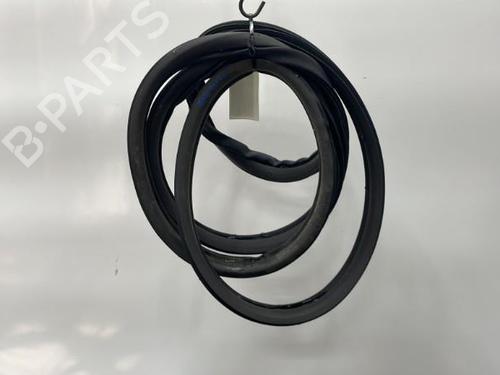 Used Rubber door seal Rubber door seal NISSAN PATHFINDER III (R51) 2.5 dCi 4WD (174 hp) 20395839 20395839