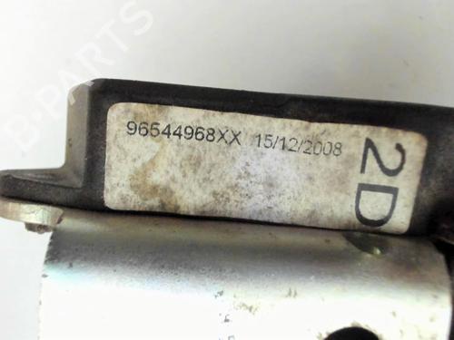 Høyre bak beltestrammer PEUGEOT 206+ (2L_, 2M_) 1.4 HDi eco 70 (68 hp) 20423578