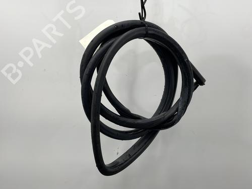 Used Rubber door seal TOYOTA YARIS (_P13_) 1.5 Hybrid (NHP130_, NHP130) (101 hp) 22415376