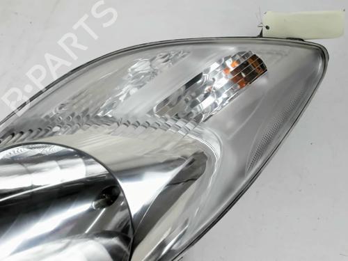 Left headlight TOYOTA YARIS (_P9_) 1.0 VVT-i (KSP90_, KSP90R) | BP29976539C28