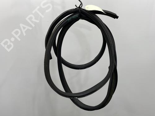 Used Rubber door seal DACIA LOGAN MCV (KS_) 1.5 dCi (KS0K) (68 hp) 24963802