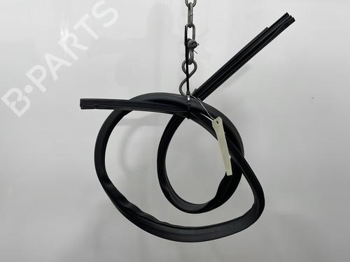 Used Rubber door seal TOYOTA YARIS (_P1_) 1.3 (SCP12_, SCP13_, SCP12R, SCP13R) (87 hp) 29603905