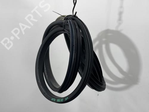 Used Rubber door seal RENAULT CAPTUR I (J5_, H5_) 1.2 TCe 120 (118 hp) 31355505