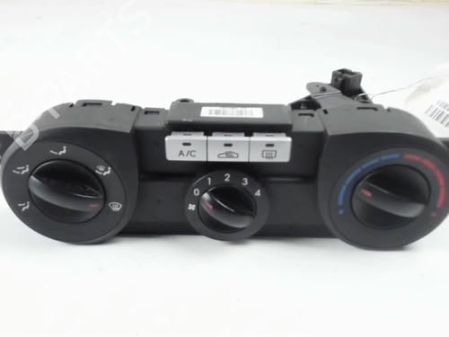 Używane Panel klimatyzacji / ogrzewania HYUNDAI i20 I (PB, PBT) 1.4 CRDi (75 hp) 31159447