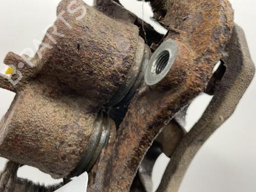 Used Right front brake caliper NISSAN NAVARA (D22) 2.5 D 4x4 (133 hp) 20422869