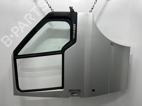 Used Right front door FORD TRANSIT Platform/Chassis (FM_ _, FN_ _) 2.0 TDCi (F_E_, F_F_) (125 hp) 31631371