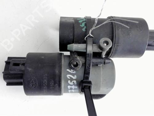 Used Washer pump TOYOTA YARIS (_P13_) 1.5 Hybrid (NHP130_, NHP130) (101 hp) 31074580