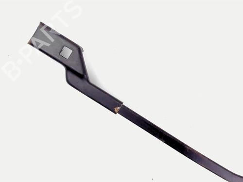 Used Front windshield wiper arm FIAT 500 (312_) 1.2 (312AXA1A) (69 hp) 20421445