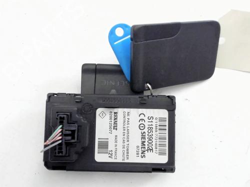 Used Card reader RENAULT SCÉNIC II (JM0/1_) 1.9 dCi (JM14) (131 hp) 30913031