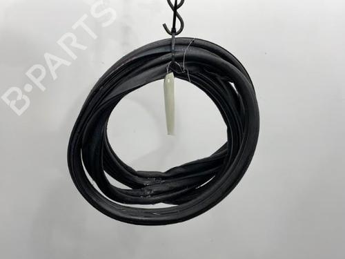 Used Rubber door seal PEUGEOT 2008 I (CU_) 1.2 THP 110 / PureTech 110 (110 hp) 20395060