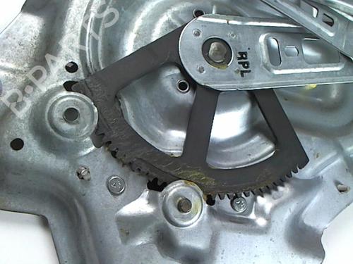 Used Rear left window mechanism Rear left window mechanism KIA CERATO I Hatchback (LD) 1.6 CRDi (115 hp) 21235842 21235842