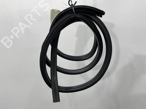 Used Rubber door seal BMW X1 (E84) sDrive 18 d (143 hp) 27572188