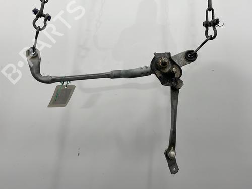 Used Front wipers mechanism TOYOTA YARIS (_P13_) 1.5 Hybrid (NHP130_, NHP130) (101 hp) 23779403