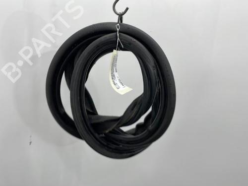 Used Rubber door seal VOLVO V40 Hatchback (525) D2 (120 hp) 20439086