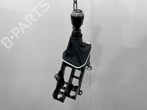 Used Gear lever RENAULT CLIO V (B7_) 1.0 TCe 90 (B7MT) (91 hp) 23866396