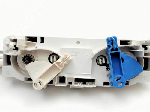 climate-control-renault-megane-iii-hatchback-bz01_-b3_-2008-30363806 main image