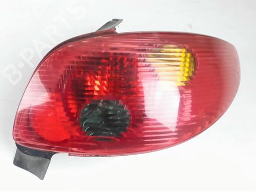 Piloto trasero derecho PEUGEOT 206 Hatchback (2A/C) 1.4 i (75 hp) 30822500