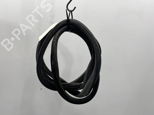 Used Rubber door seal VOLVO V70 II (285) 2.5 TDI (140 hp) 20417531