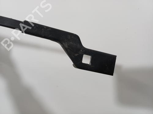 Used Front windshield wiper arm Front windshield wiper arm VW POLO IV (9N_, 9A_) 1.4 TDI (70 hp) 34635717 34635717