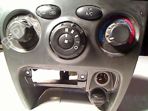 Used Climate control HYUNDAI SANTA FÉ I (SM) 2.0 CRDi 4x4 (113 hp) 20413026