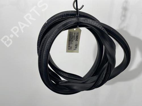 Used Rubber door seal RENAULT MEGANE IV Hatchback (B9A/M/N_) 1.2 TCe 130 (B9MR) (130 hp) 30890876