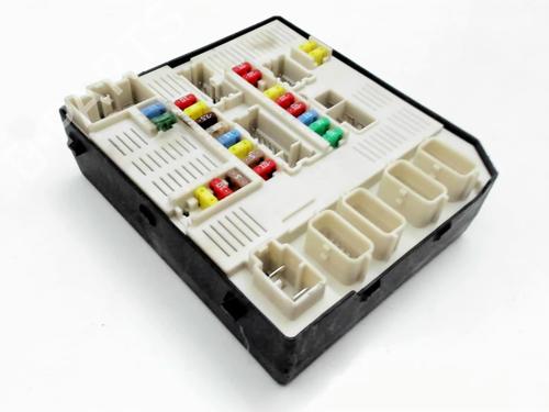 Used Fuse box RENAULT MEGANE III Hatchback (BZ0/1_, B3_) 1.5 dCi (BZ09, BZ0D, BZ1W, BZ29, BZ14) (110 hp) 20387428