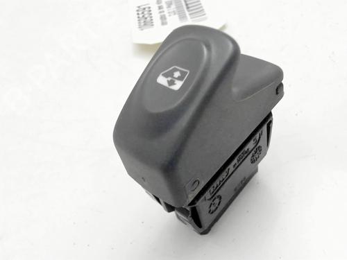 Used Left front window switch Left front window switch RENAULT CLIO II (BB_, CB_) 1.2 (BB0A, BB0F, BB10, BB1K, BB28, BB2D, BB2H, CB0A,... (58 hp) 26666555 26666555