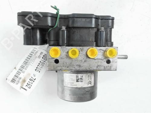 Used ABS pump TOYOTA PROACE Bus (MDZ_) 2.0 D4d (MDZ6, MDZ5) (177 hp) 27638457