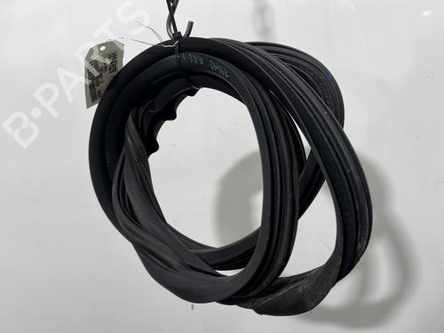 Used Rubber door seal Rubber door seal FIAT PUNTO (188_) 1.2 16V 80 (188.233, .235, .253, .255, .333, .353, .639,... (80 hp) 33725975 33725975