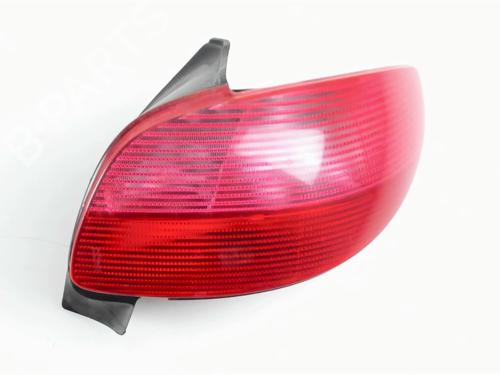 Używane Lampa tylna prawa PEUGEOT 206 Hatchback (2A/C) 1.4 i (75 hp) 30547764