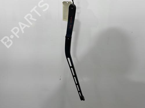 Used Front windshield wiper arm MERCEDES-BENZ CLK (C209) CLK 220 CDI (209.308) (150 hp) 29043560